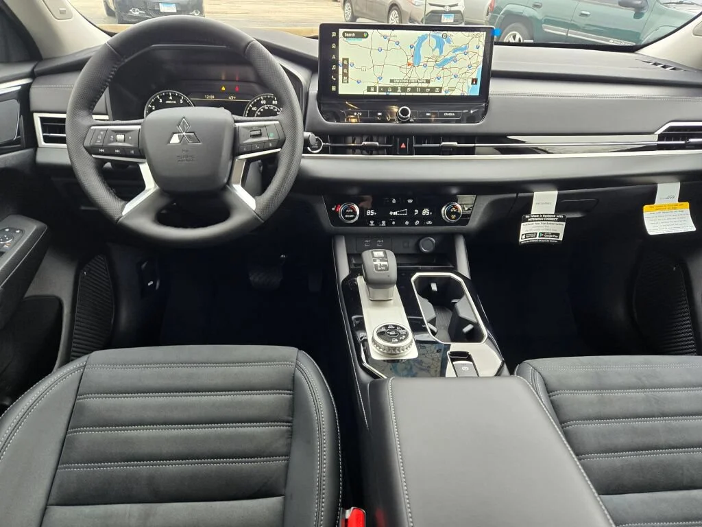 2026 Mitsubishi Outlander SE - Photo 13