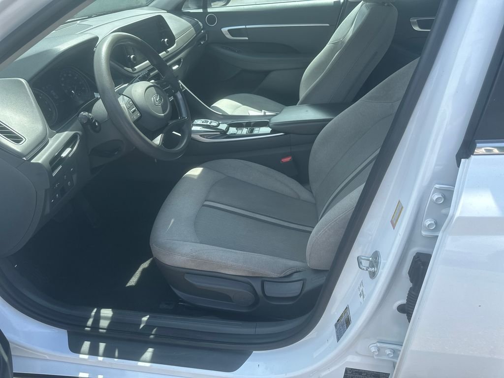 Used 2021 Gray Hyundai SE image 13