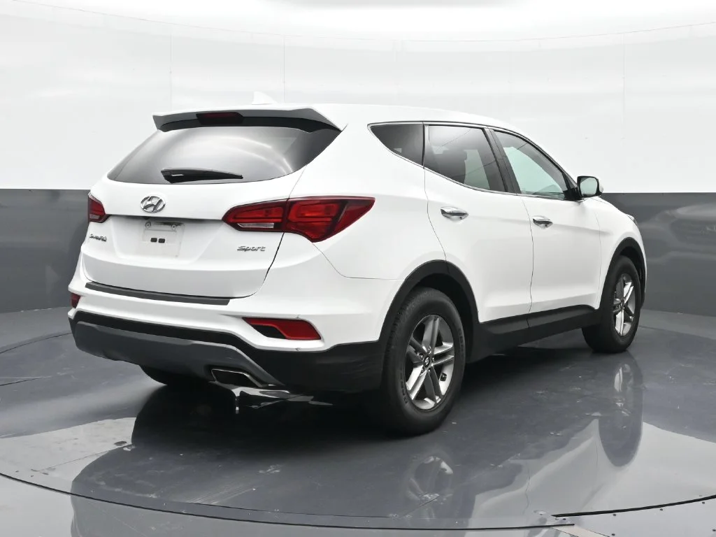 Used 2017 White Hyundai 2.4 Base image 5