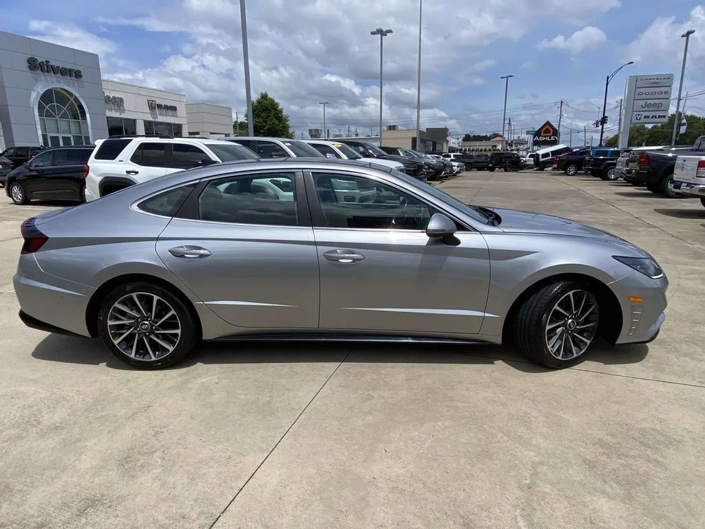 Used 2021 Silver Hyundai Limited image 10