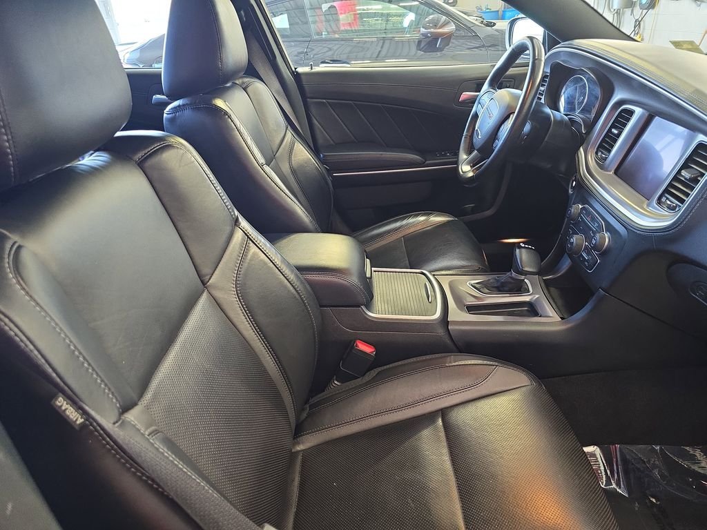 Used 2022 Black Dodge SXT image 11