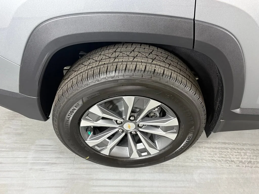 2027 Chevrolet Equinox LT - Photo 13