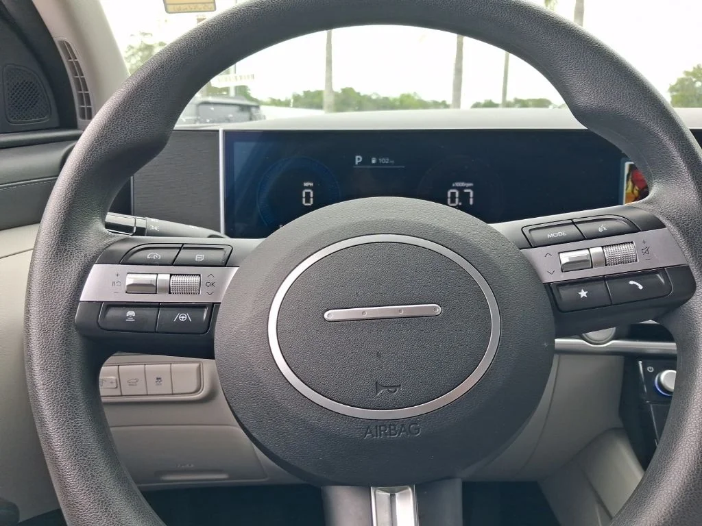 Used 2025 White Hyundai SEL image 30