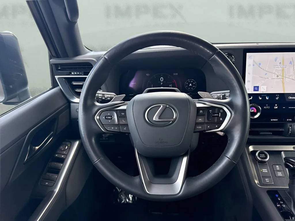 Used 2024  Lexus GX 550 Luxury image 16