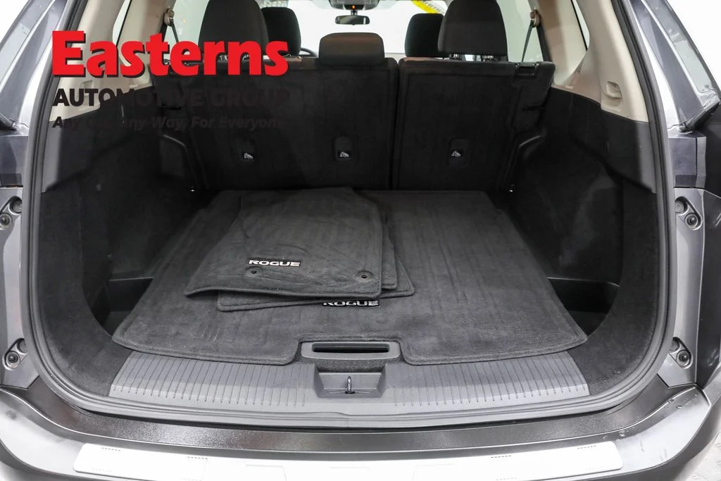 Used 2023 Gray Nissan SV image 9