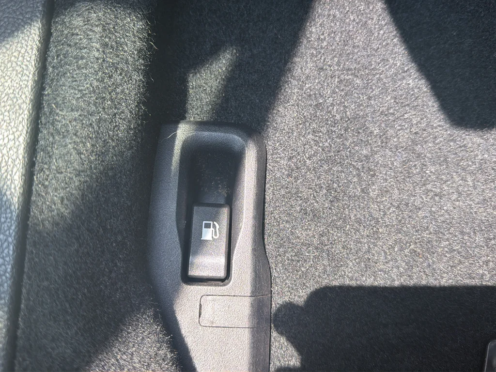 Used 2017 Dark Gray Metallic Subaru 2.5i Premium image 20