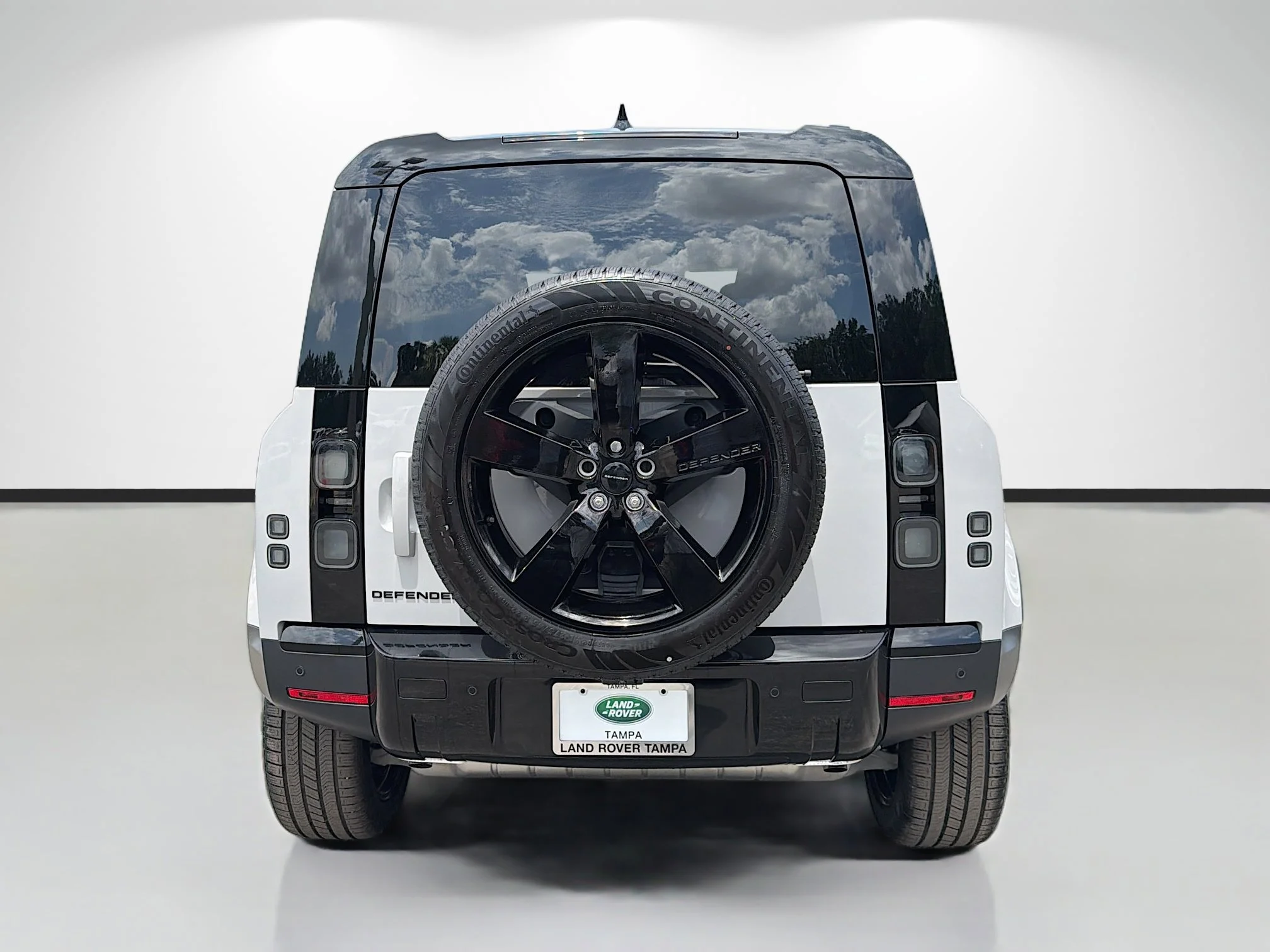 New 2026 Borasco Grey Metallic Land Rover S image 4