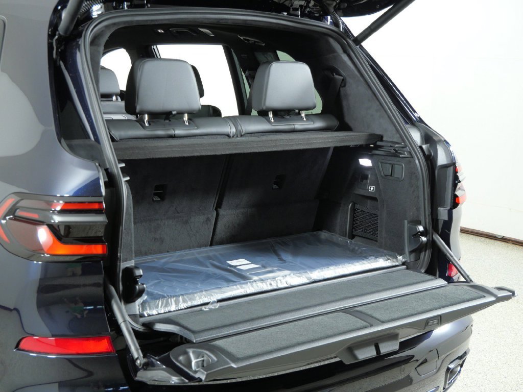 Used 2027 Black BMW xDrive40i image 32