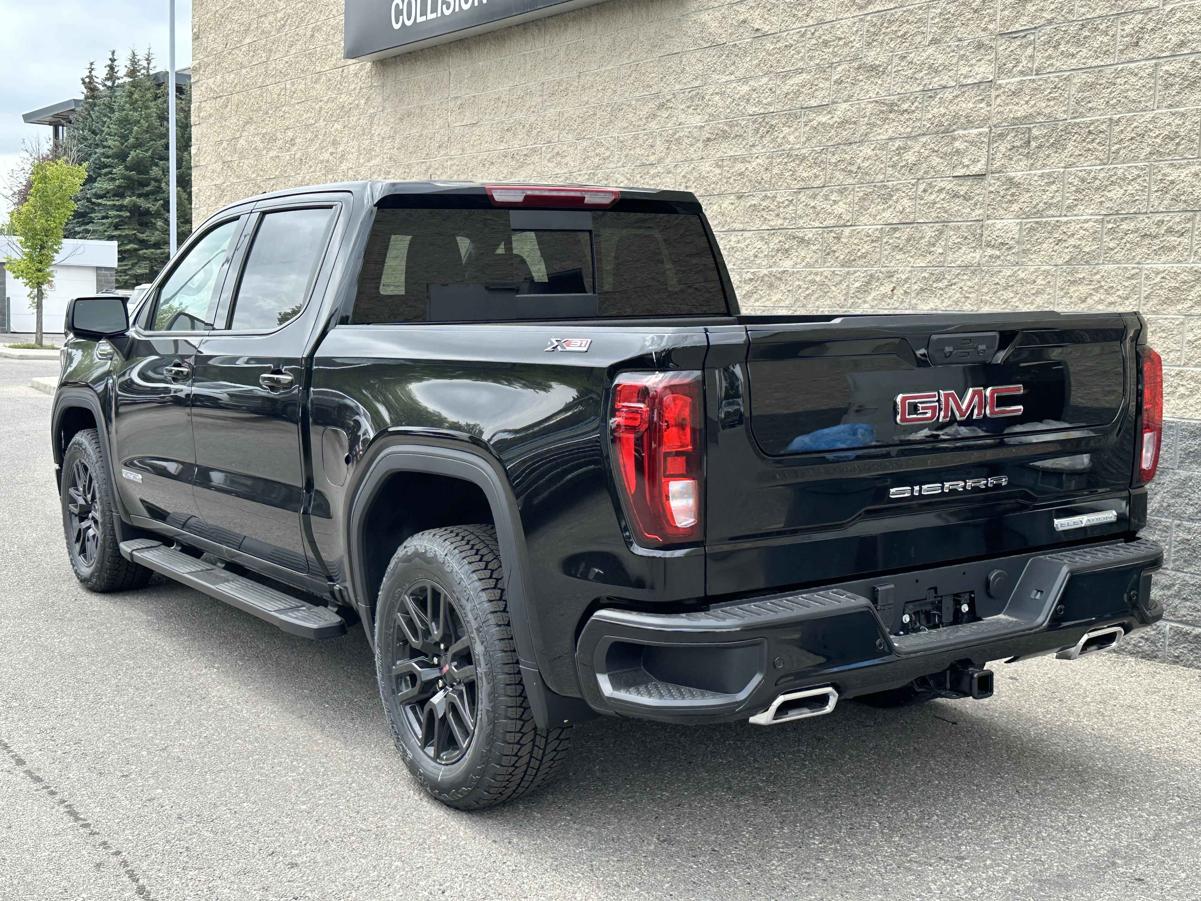 New 2026 Onyx Black GMC Elevation image 4