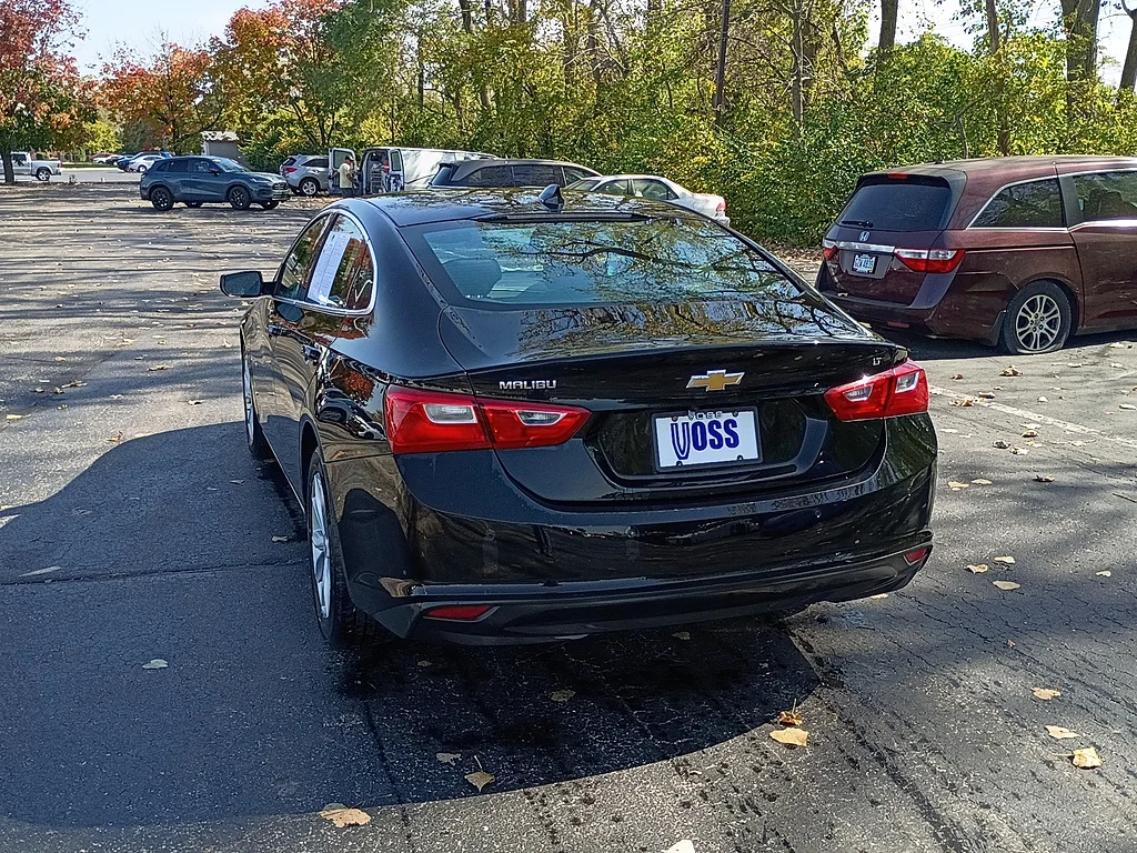 2025 Chevrolet Malibu LT, photo 5 of 12