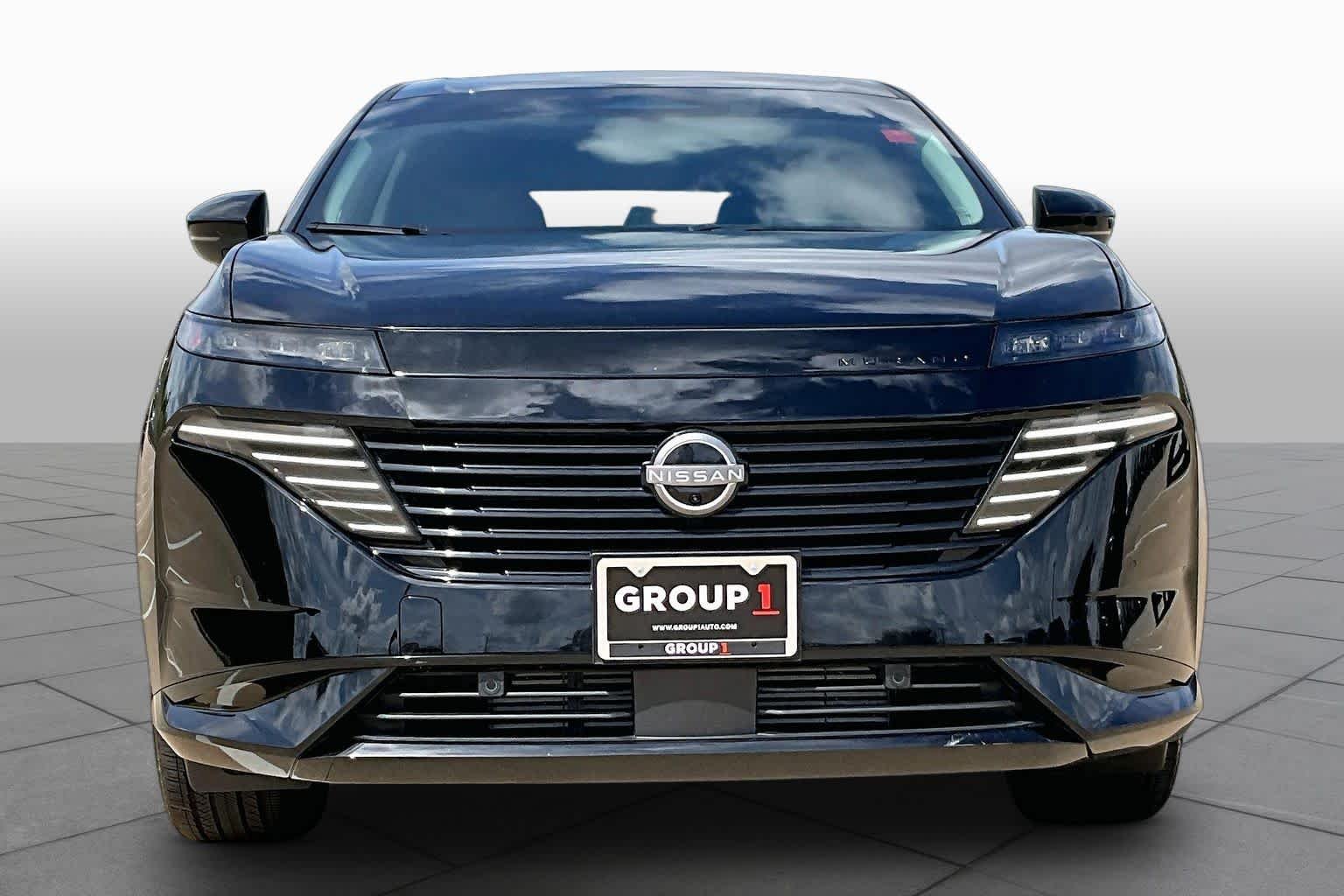 Used 2025 Super Black Nissan Platinum image 4
