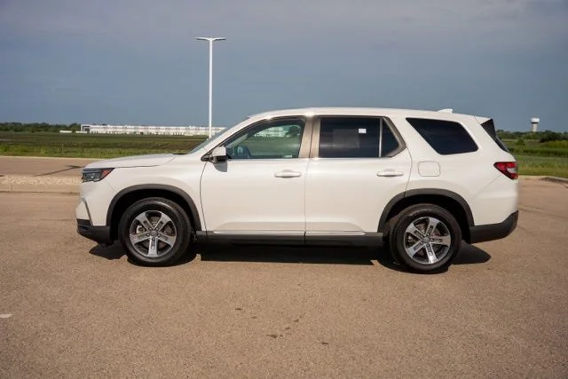 Used 2025 White Honda EX-L image 4