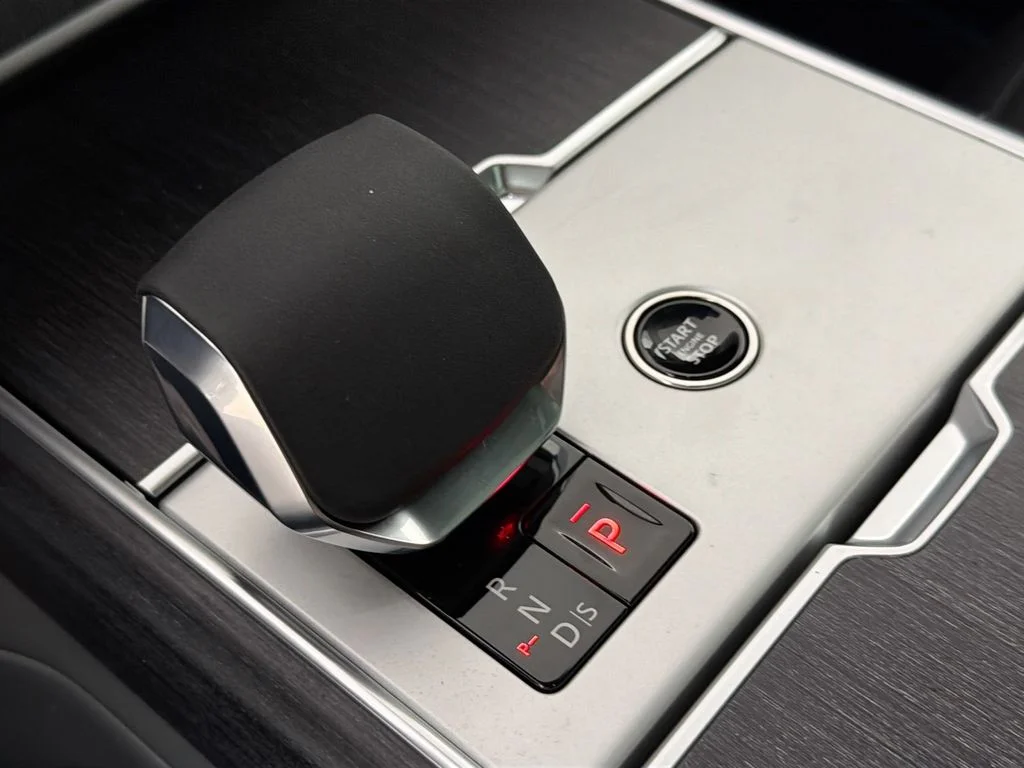 New 2026 Carpathian Grey Land Rover SE image 17