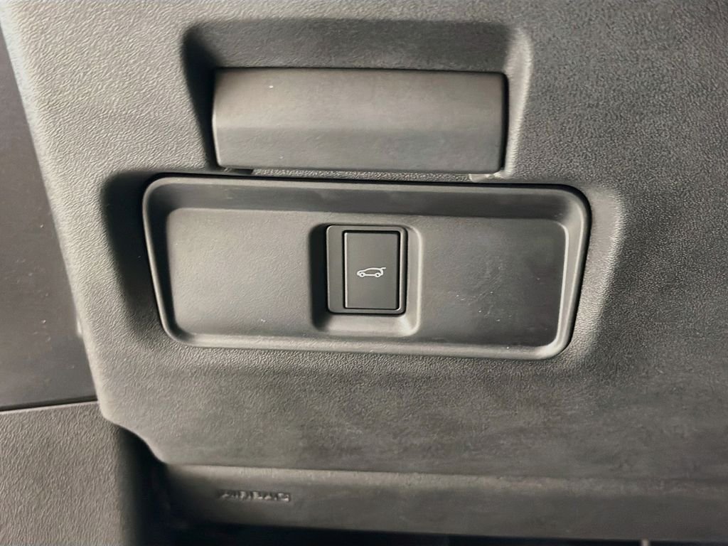 New 2026 Tribeca Blue Land Rover S image 10