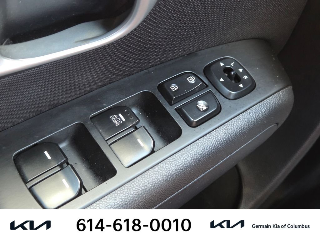 Used 2016 Green Kia Base image 25