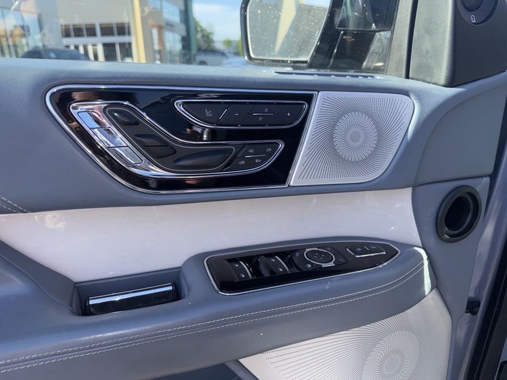Used 2020 Crystal Blue Lincoln Black Label image 19