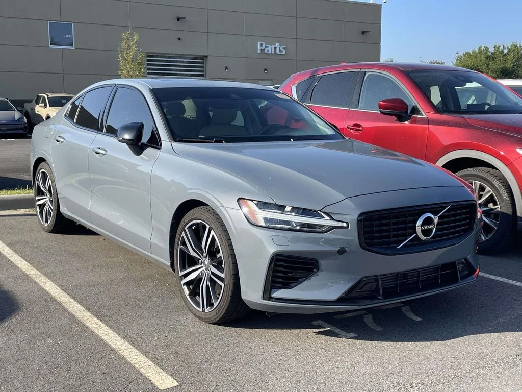 Used 2022 Thunder Grey Metallic Volvo R-Design Expression image 1