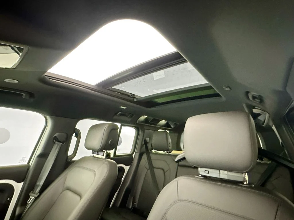 New 2026 Fuji White Land Rover X-Dynamic SE image 21