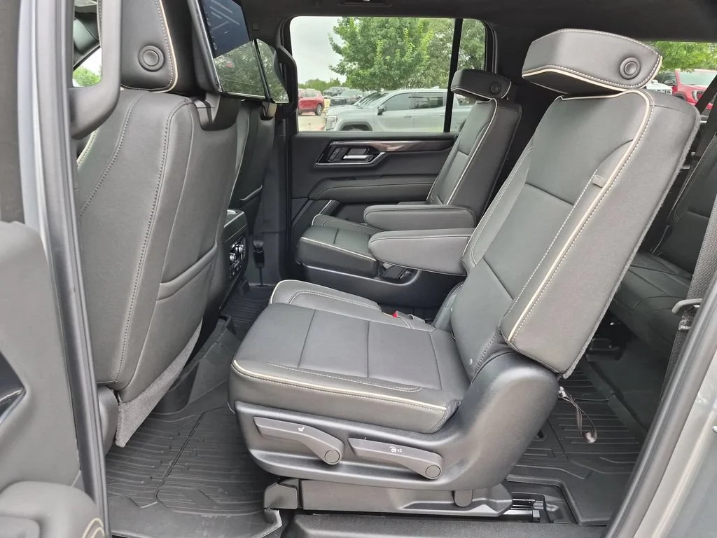 New 2026 Sterling Metallic GMC Elevation image 39