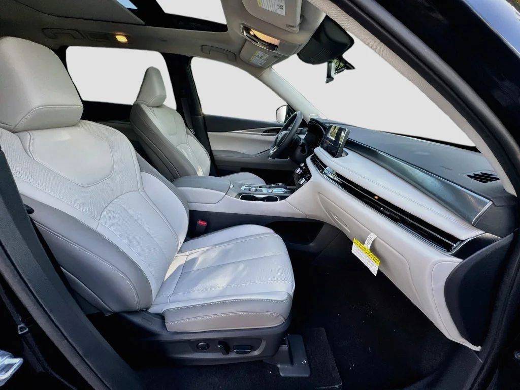 New 2027 Black INFINITI LUXE image 31