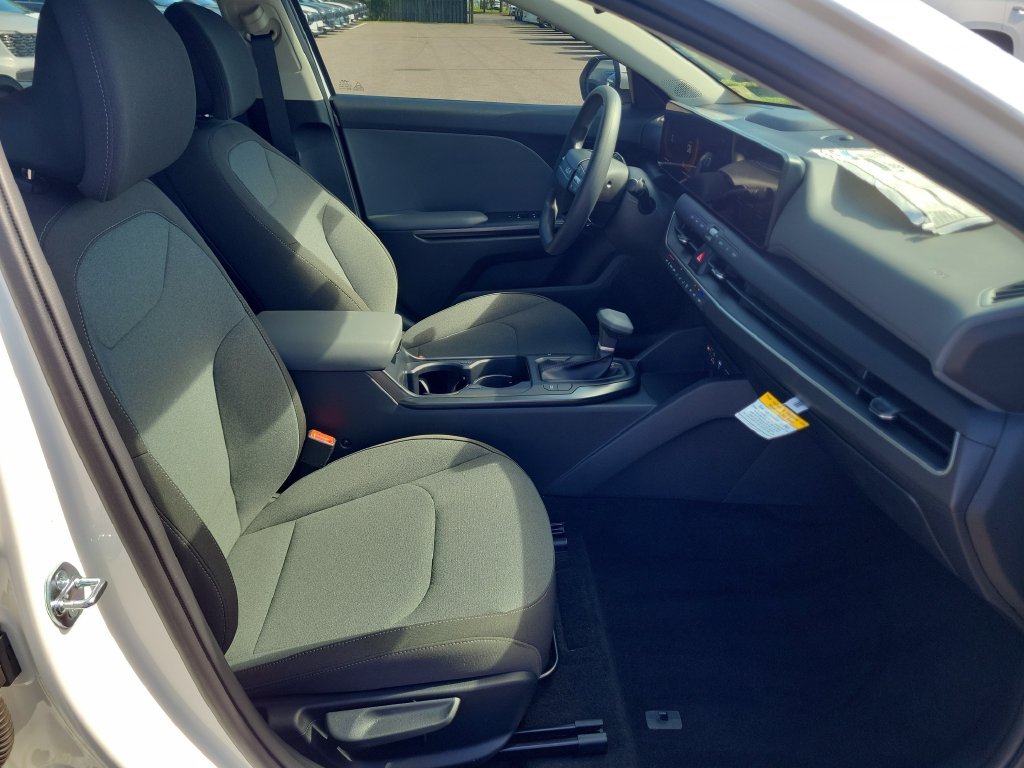 New 2026 Snow White Pearl Kia LXS image 7