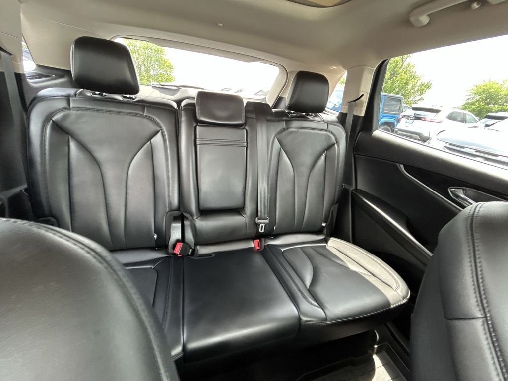 Used 2023 Black Lincoln Reserve image 15