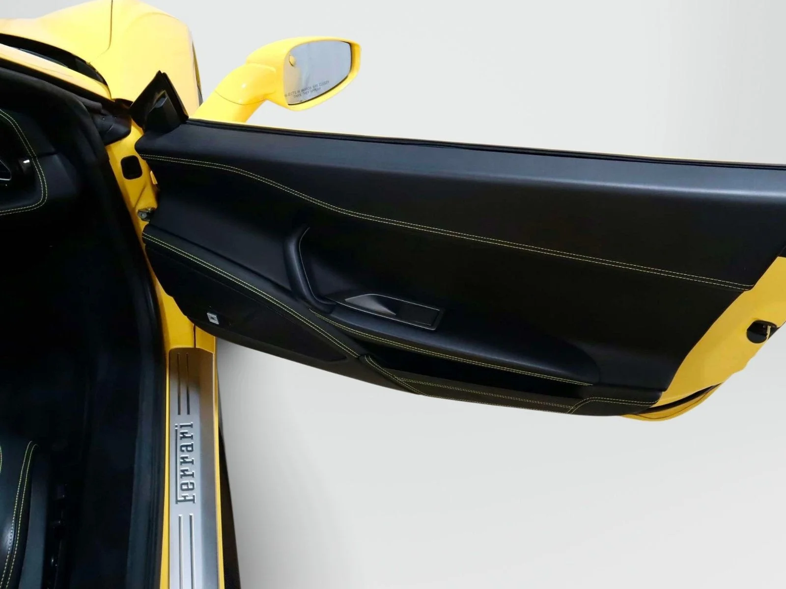 Used 2013 Giallo Modena Ferrari  image 14