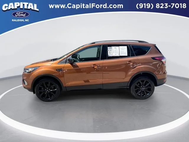 Used 2017 Red Ford SE image 5