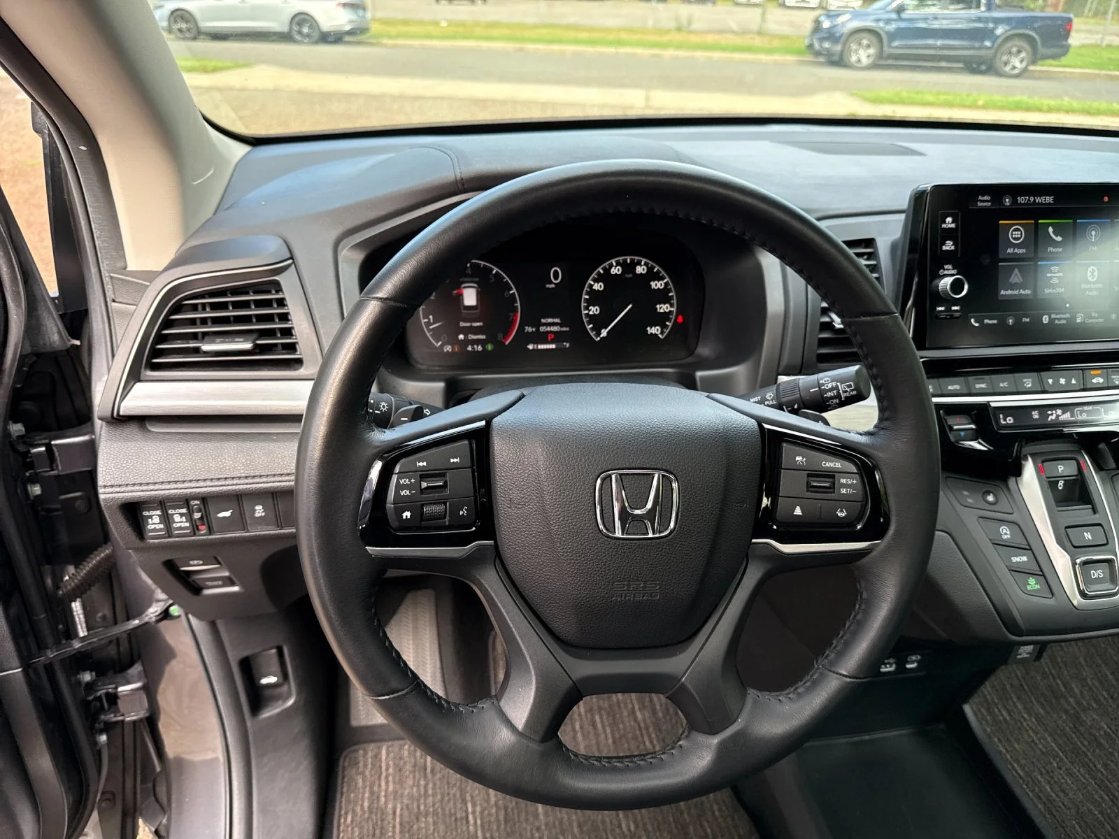 Used 2025 Modern Steel Metallic Honda EX-L image 24