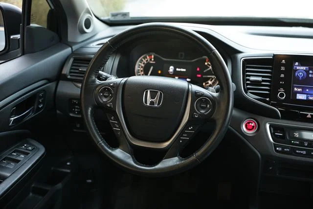 Used 2023 Sonic Gray Pearl Honda RTL image 30