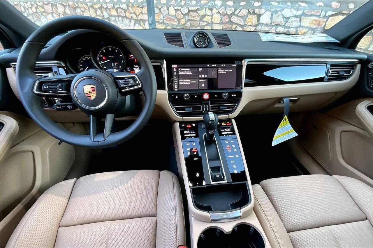 2026 Porsche Macan T - Photo 13