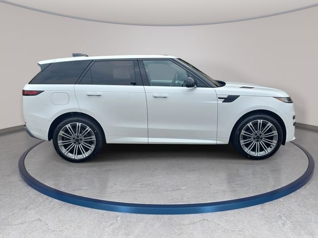 New 2026 Ostuni Pearl White Land Rover Dynamic SE image 4