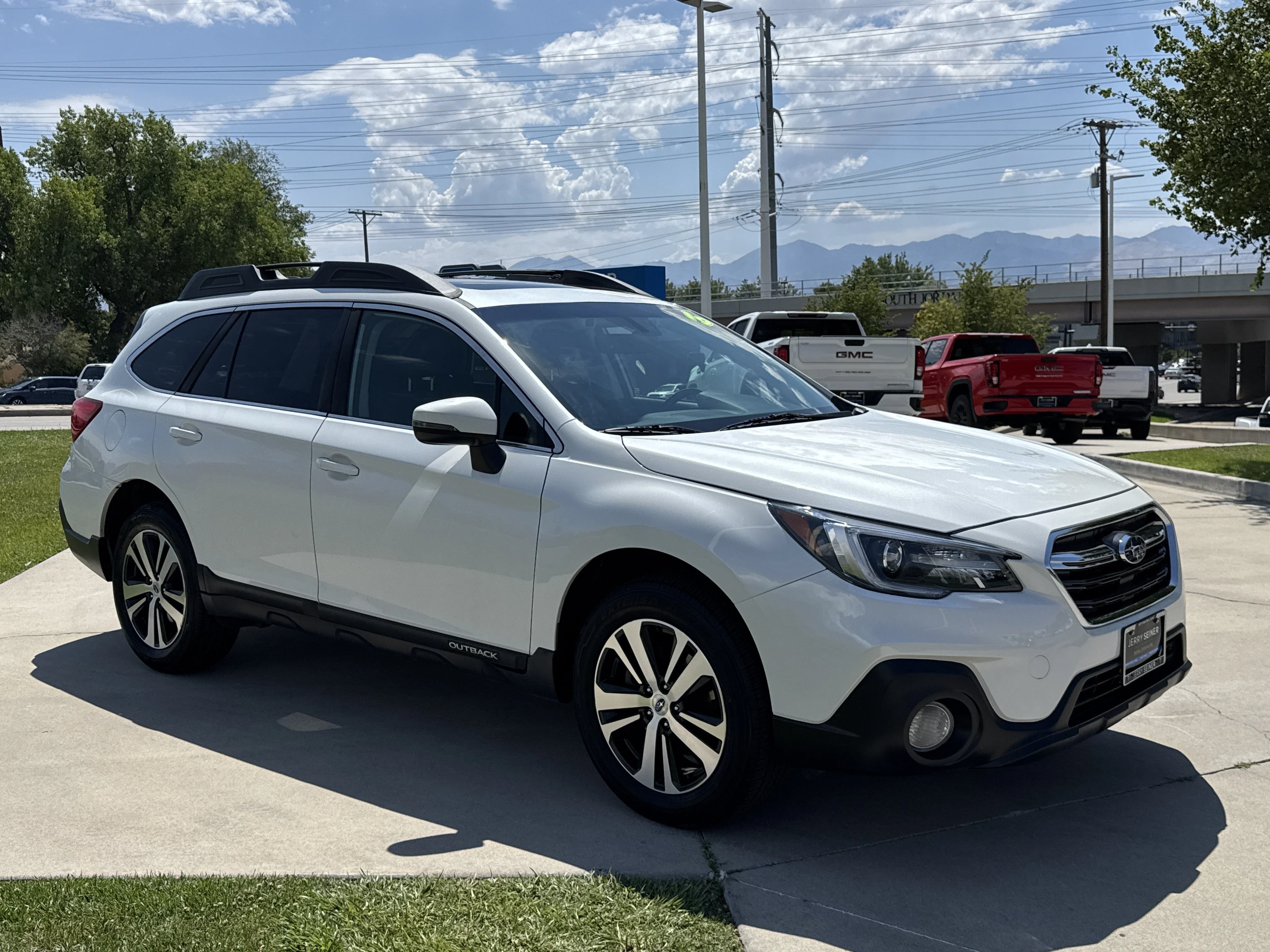 Used 2019 Crystal White Pearl Subaru Limited image 8