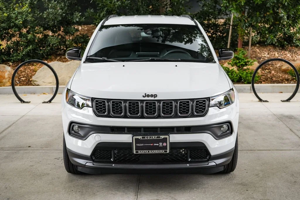 New 2026 Bright White Clear-Coat Exterior Paint Jeep Latitude image 2
