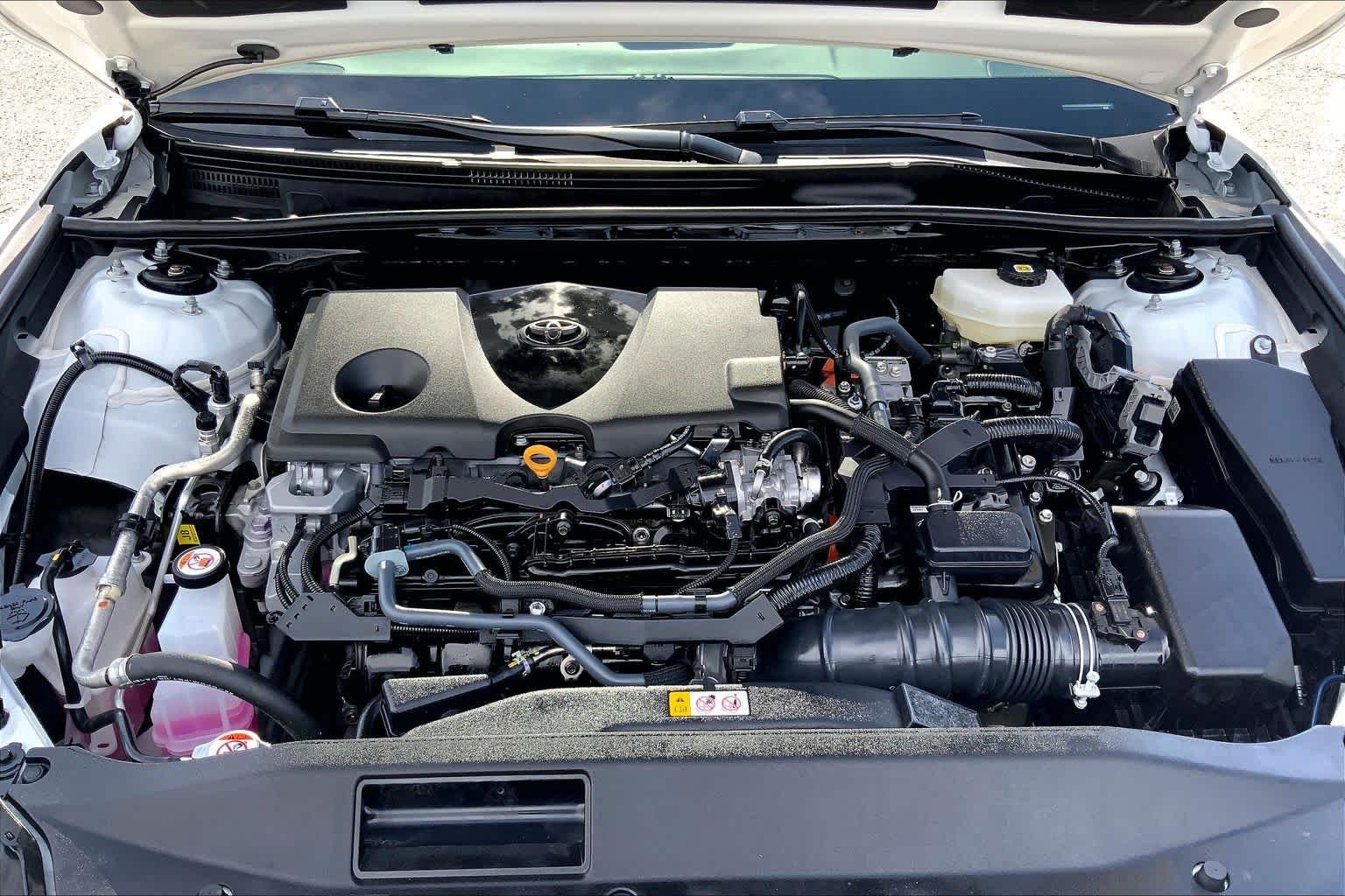 Used 2025 Ice Cap Toyota LE image 31