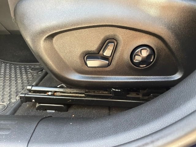 Used 2018 Jetset Blue Jeep Latitude image 10