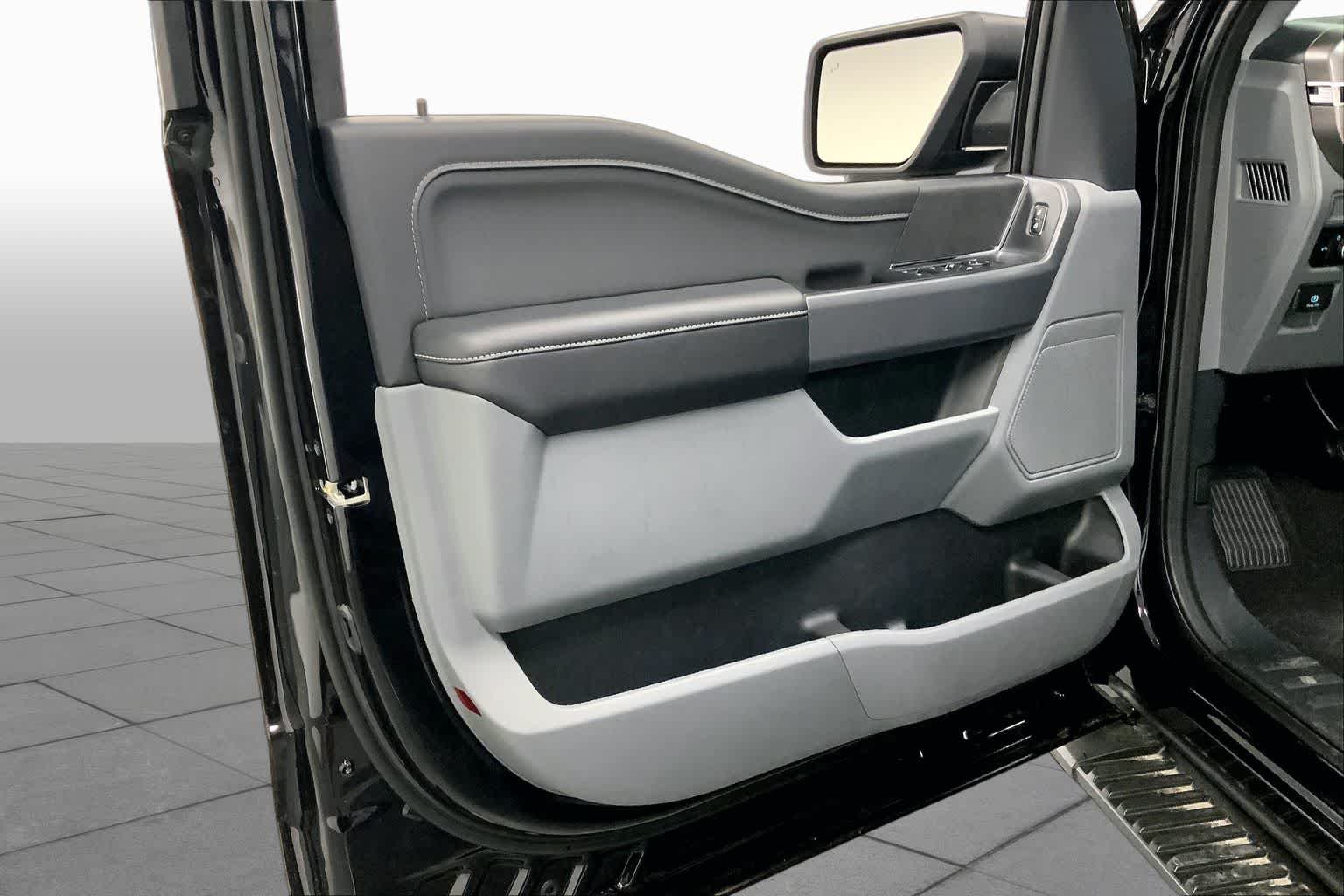New 2026 Agate Black Metallic Ford XLT image 10