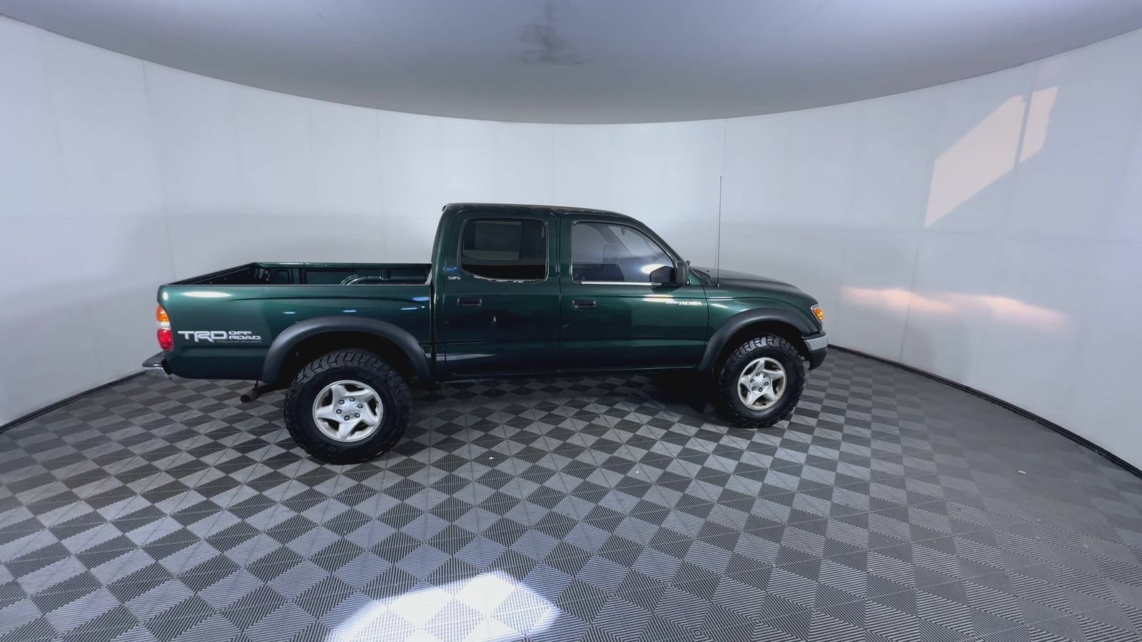 Used 2002 Green Toyota  image 9