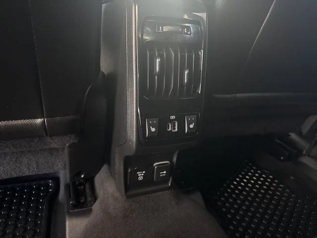 Used 2022 Silver Jeep High Altitude image 28