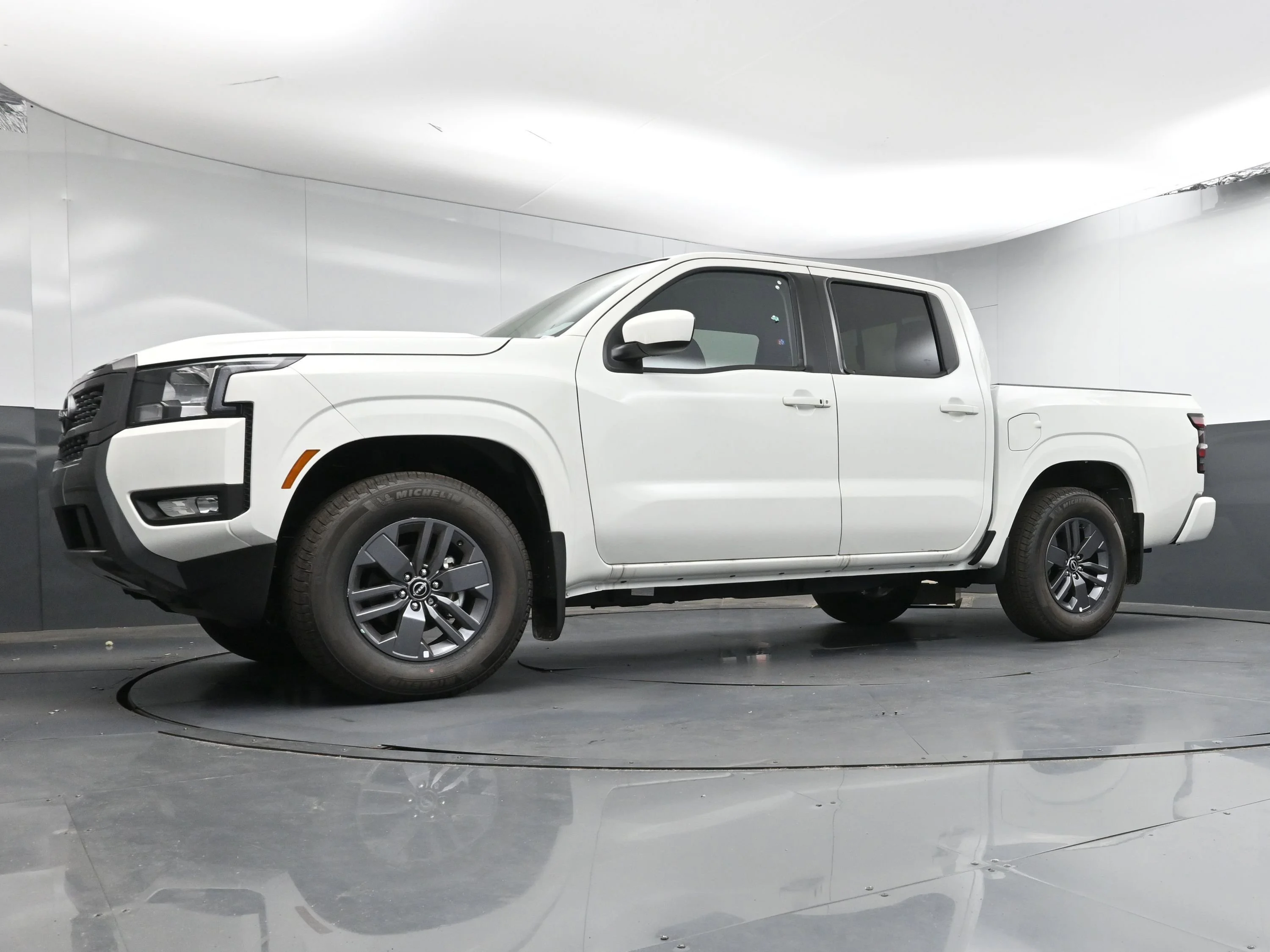 New 2025 Glacier White Nissan Crew Cab SV image 19