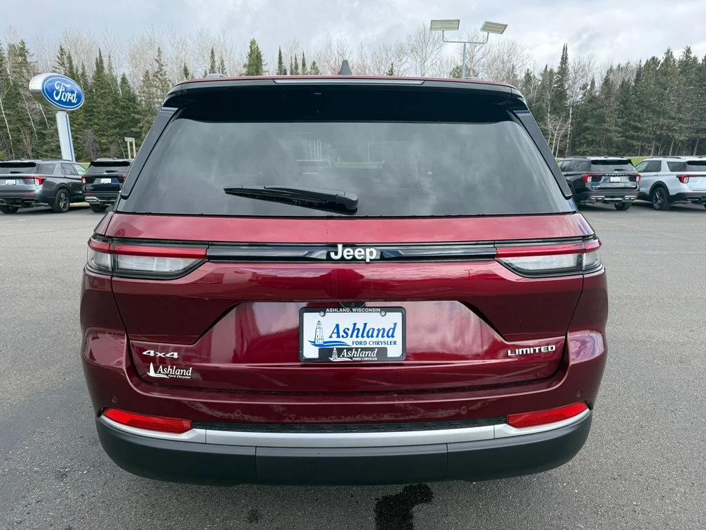 New 2026 Velvet Red Pearl-Coat Exterior Paint Jeep Limited image 4