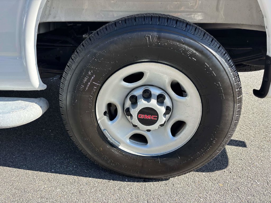 Used 2025 White GMC Work Van image 30