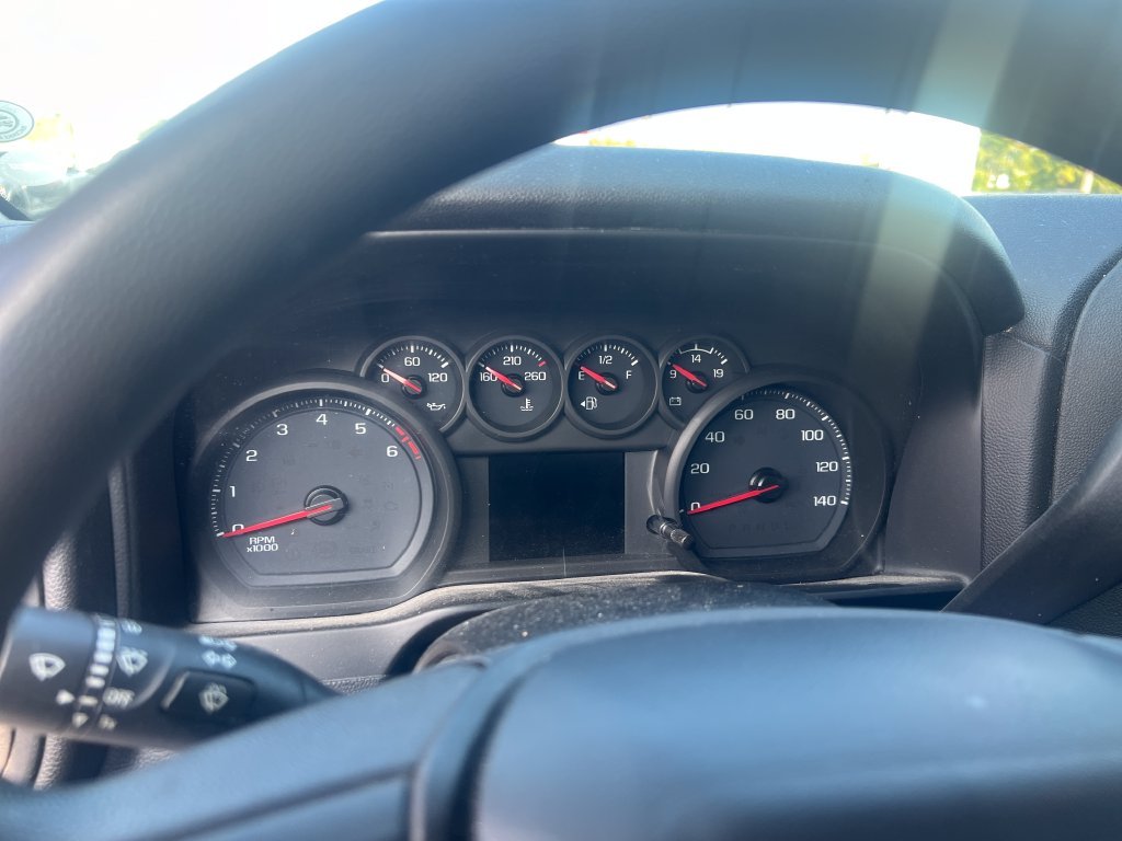 Used 2020 White GMC Base image 16