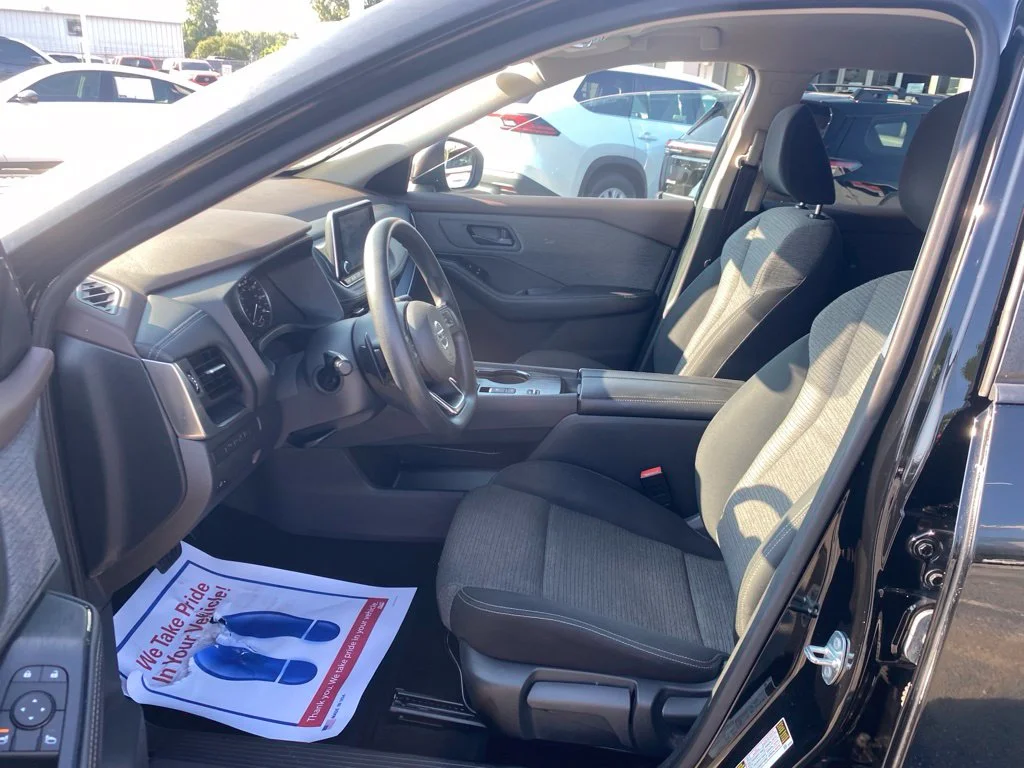 Used 2021 Black Nissan S image 5