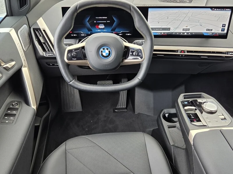 Used 2024 White Metallic BMW M60 SPORTS ACTIVITY VEHICLE image 12