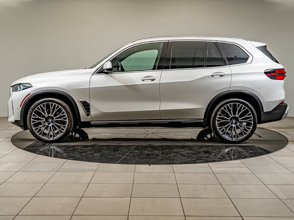 Used 2024 Mineral White Metallic BMW xDrive40i image 5