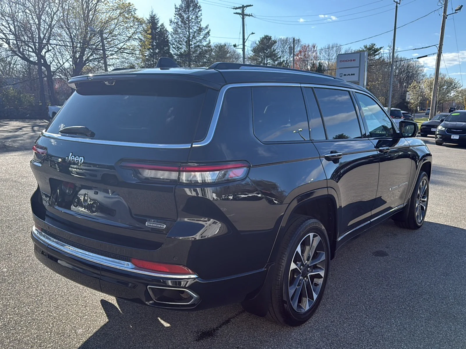 Certified Used 2023 Diamond Black Crystal Pearlcoat Jeep Overland 4x4 image 5