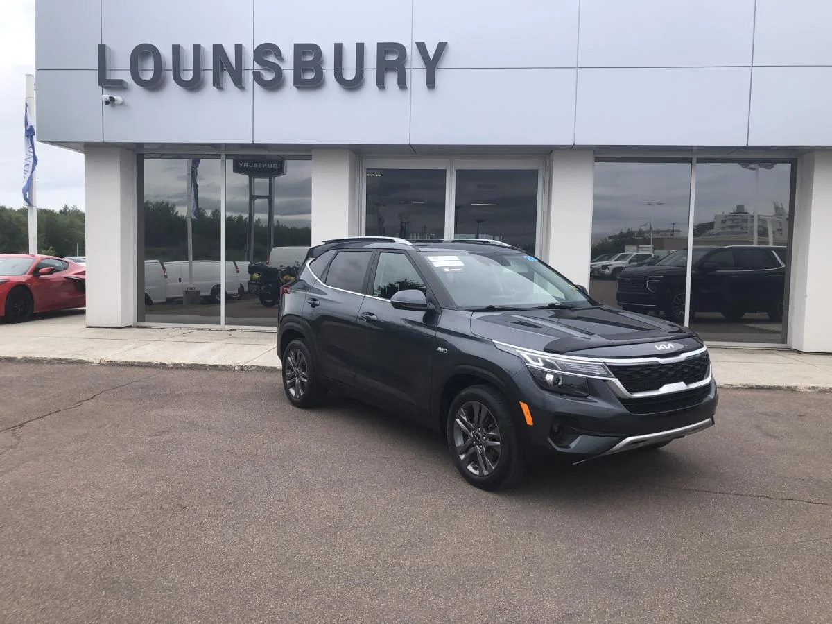 Used 2022 Grey Kia EX AWD image 1