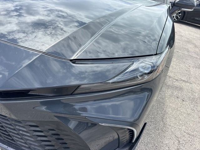 Used 2025  Toyota SE image 19