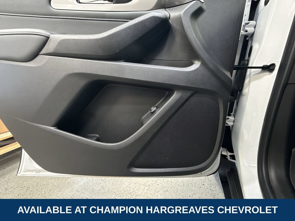 Used 2023 Summit White Chevrolet LT Cloth image 32